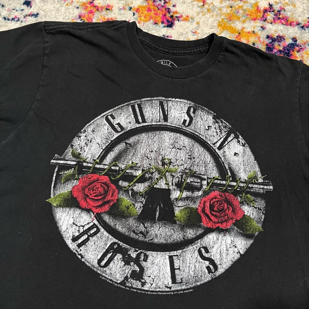 Guns and roses shirt medium
